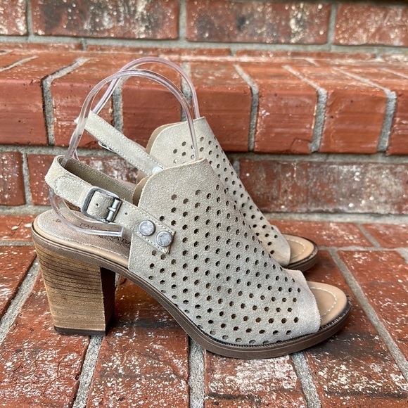 Barbara Barbieri Perforated Suede Sling Back Beige Heeled Sandal Women's Size 10 - Picture 1 of 7
